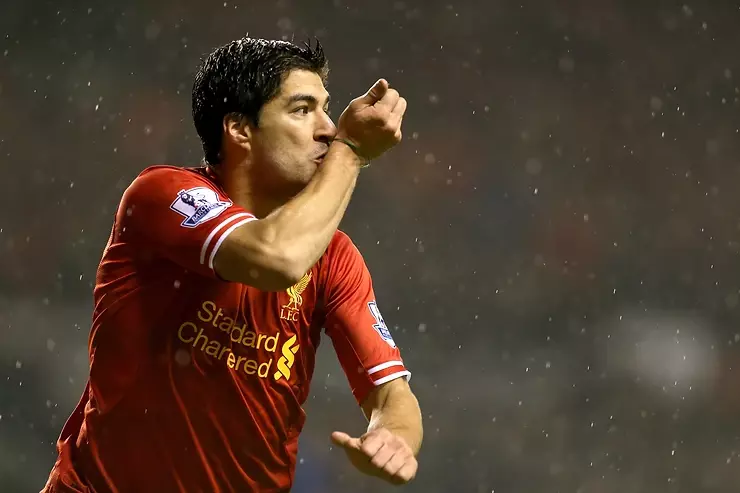 Luis Suárez celebrates scoring for Liverpool against rivals Everton – Peter Byrne/PA Images